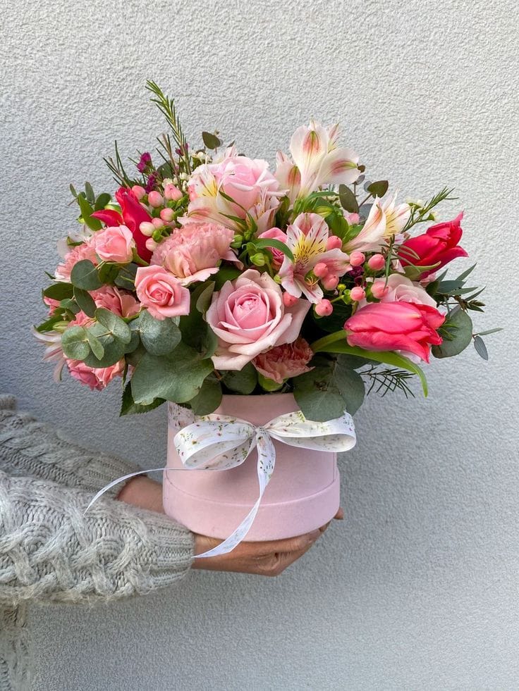 Petite box rose — roses roses, alstroemeria et tulipes — Camelia et ses fleurs