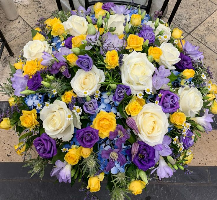Coussin de deuil Pensée, violet, jaune, blanc, bleu — Camelia et ses fleurs