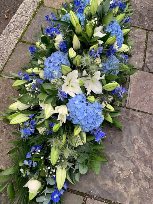 Dessus de cercueil Azur, bleu, blanc — Camelia et ses fleurs